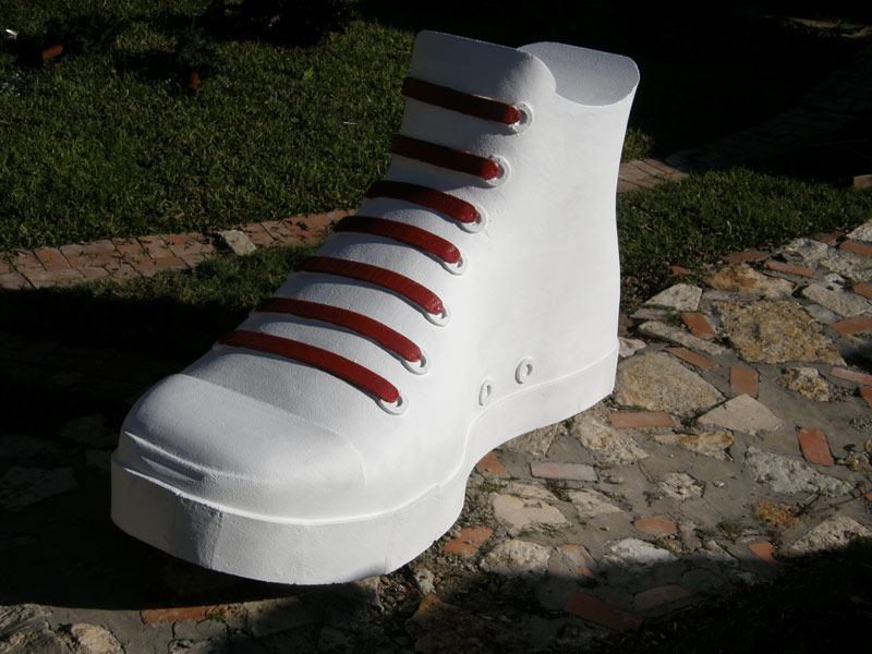 converse shoe for kickstand